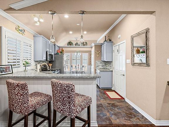 5th image of 1208 Henard Ln