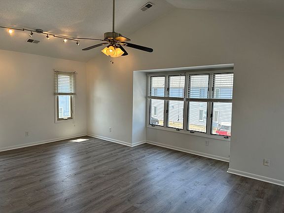 3rd image of 626 Pinewood Dr
