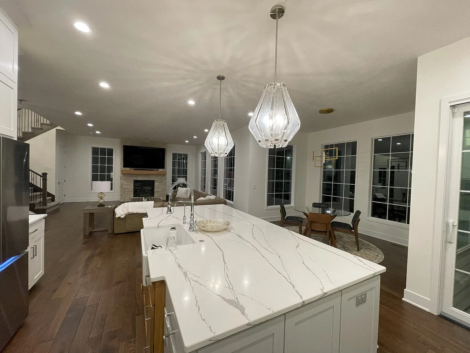 5 bed, 3.5 bath, 3149 sqft, $6,000 — Photo 3