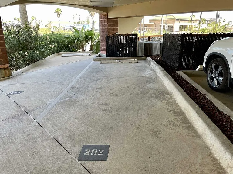 4901 Laguna Blvd #ID1255564P — Photo 25