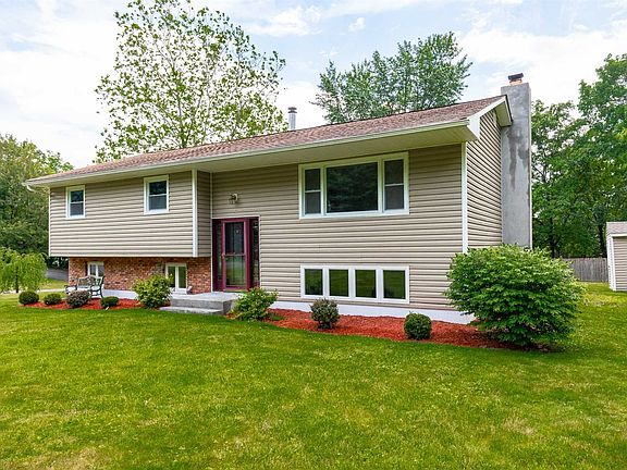 2nd image of 4 Woodland Cir