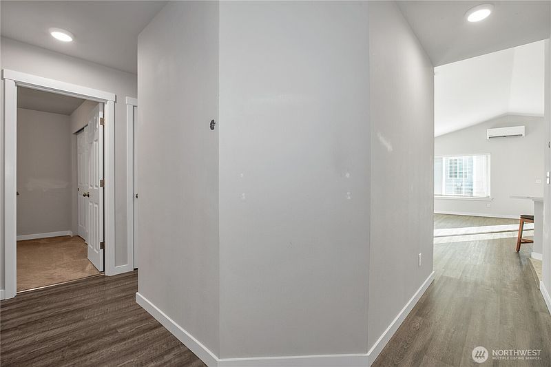 5th image of 17643 Loop Lane SE