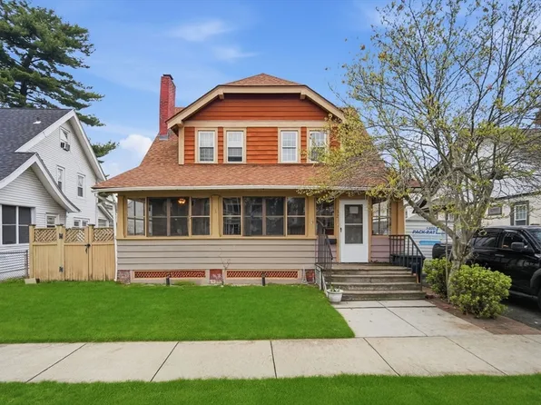 32 Burton St, Springfield, MA 01108