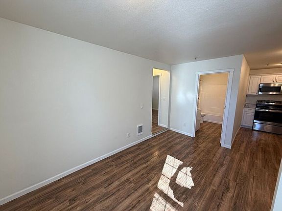 5th image of 200 Railroad Ave #3