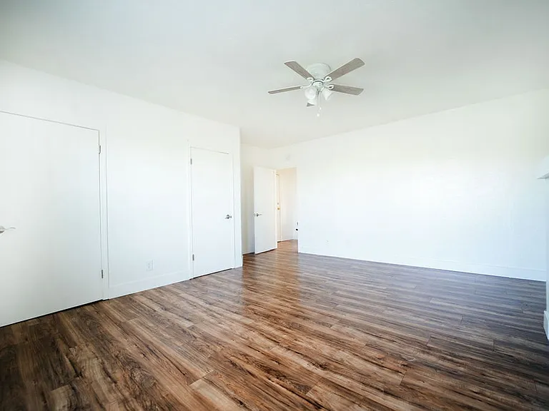 25-45 W. Tenth street — Photo 7