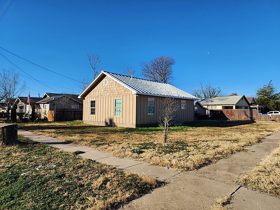 3rd image of 629 Upton St