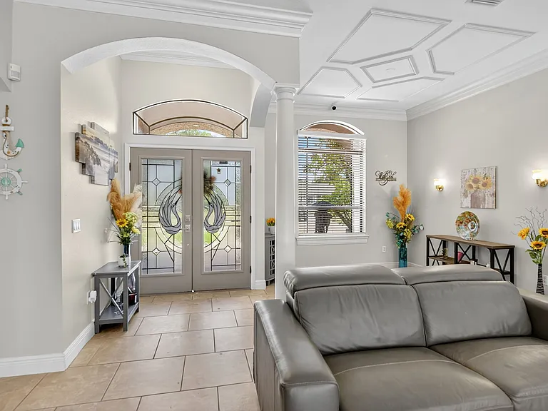 207 Kindred Blvd — Photo 6