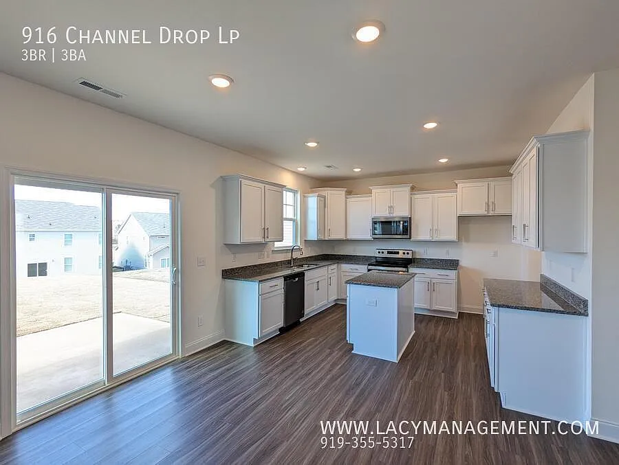 3 bed, 3.0 bath, 2234 sqft, $2,095 — Photo 3