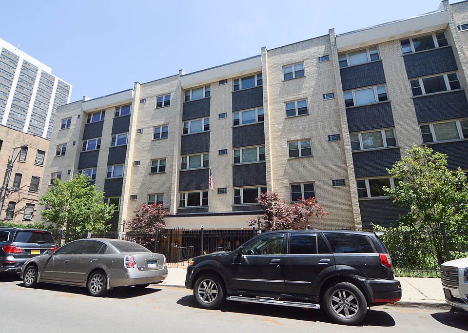 1st image of 3161 N Cambridge Ave APT 208