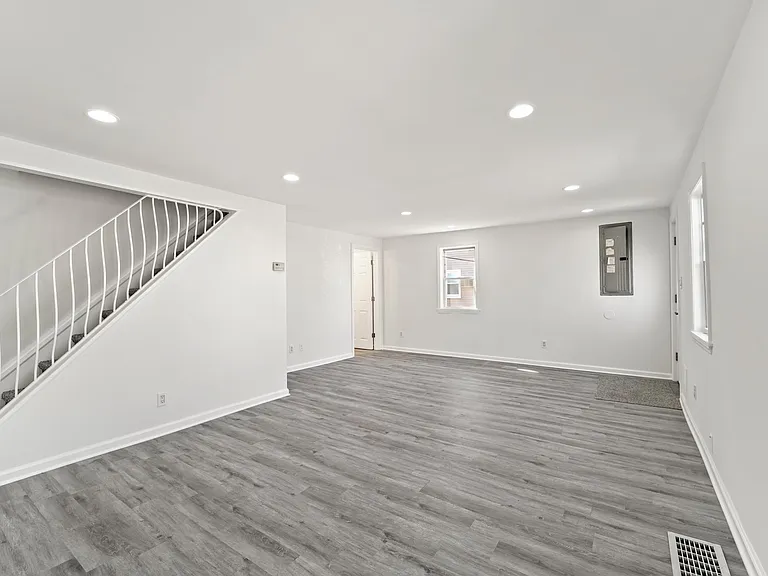 133 Augusta St — Photo 6