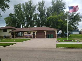 1020 1st Ave N, New Rockford, ND 58356