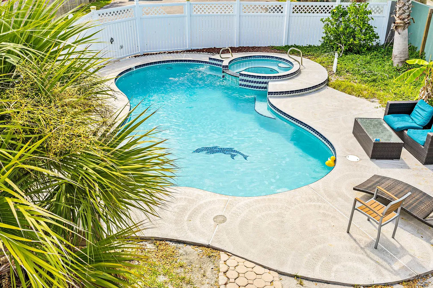 6 bed, 4.0 bath, $7,880 — Photo 2