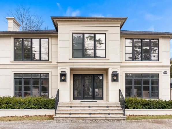 1347 Queen Victoria Ave, Mississauga, ON L5H 3H2