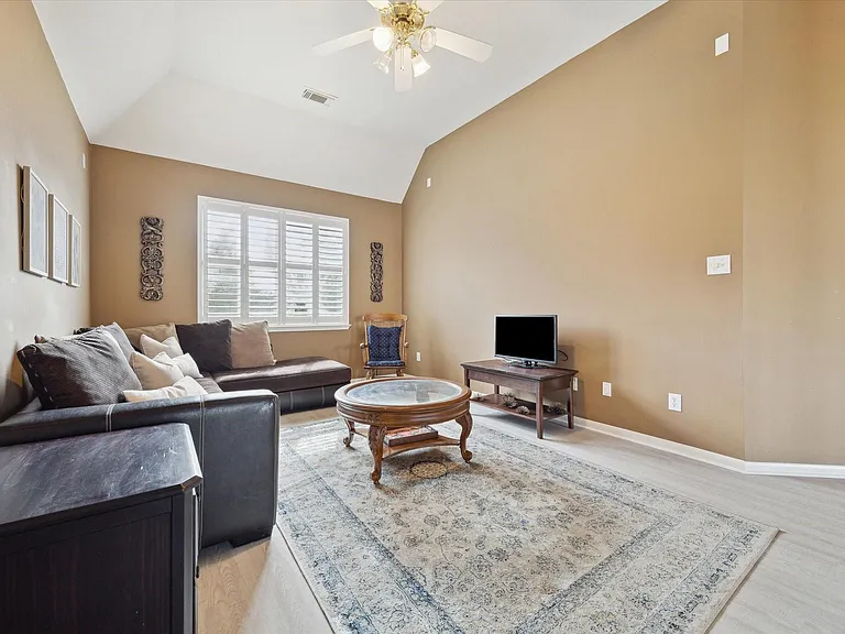 11215 Royce Palms Dr — Photo 12