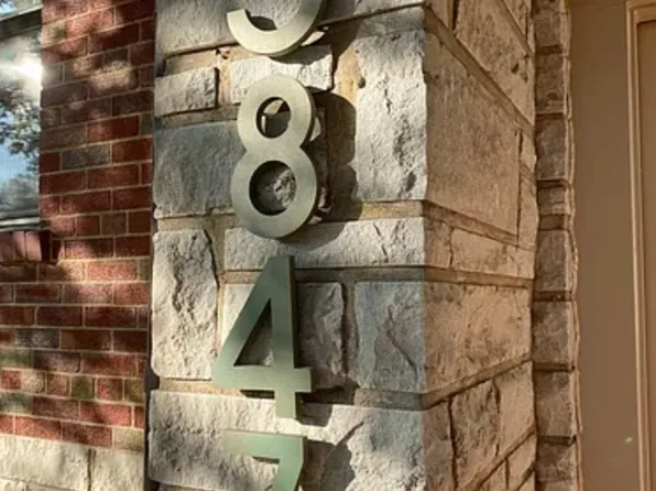 5847 Sunshine Dr APT 1W, Saint Louis, MO 63109