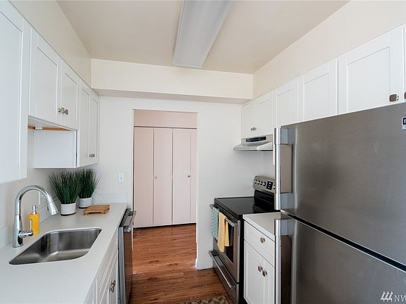 5th image of 4540 8th Ave NE APT 203