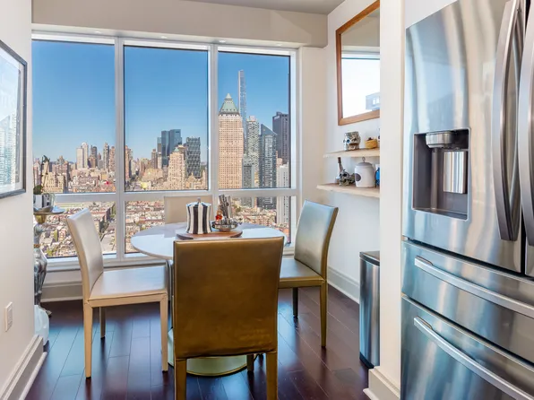 350 West 42nd Street image 2 of 8