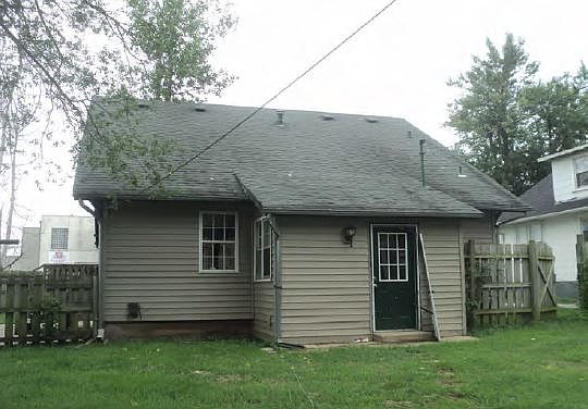 2nd image of 1301 W Poplar St