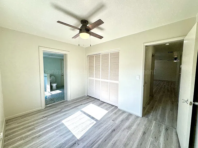 1074 Gerona Ave — Photo 18