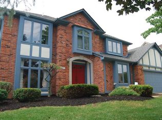 327 Silvervale Dr, Rochester Hills, MI 48309