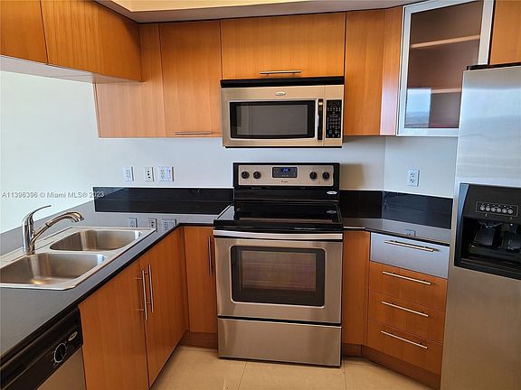3rd image of 1750 N Bayshore Dr APT 3715