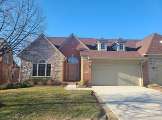 26612 Valhalla Dr #77, Farmington, MI 48331