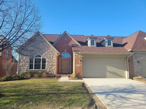 26612 Valhalla Dr #77, Farmington, MI 48331