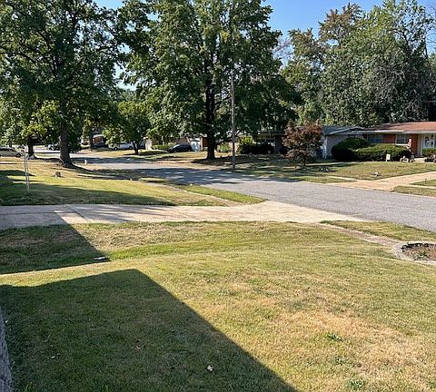 4th image of 9730 Newton Dr
