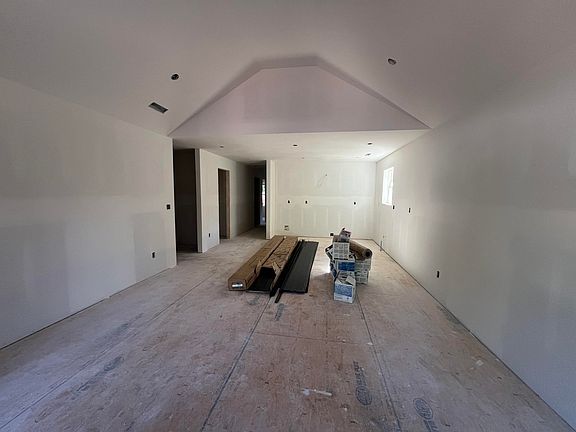4th image of 1136 N Clifton Avenue