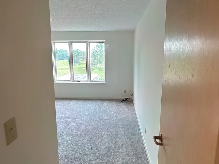 Chelsea Condos — Photo 36