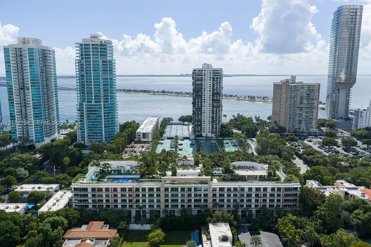 2200 Brickell — Photo 2