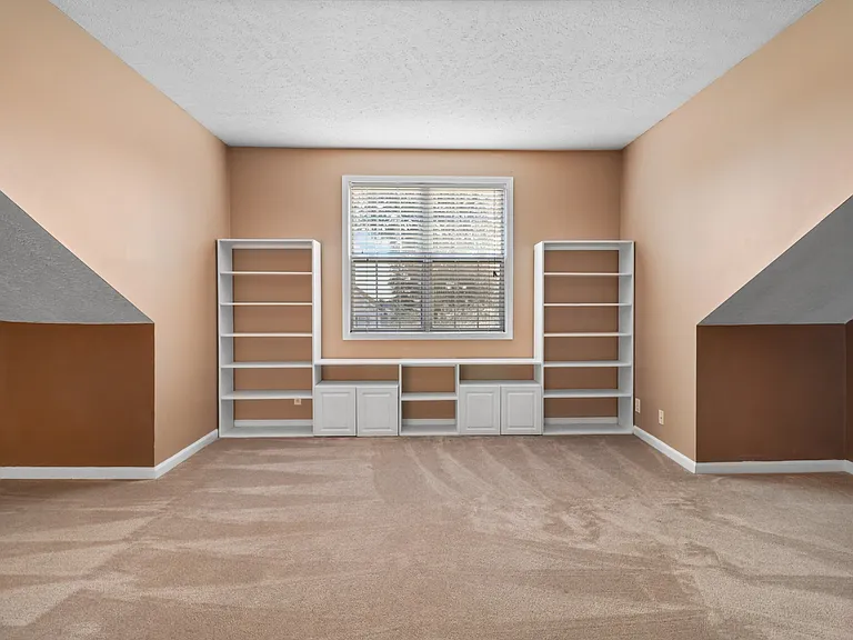 1633 Cedar Springs Cir — Photo 18