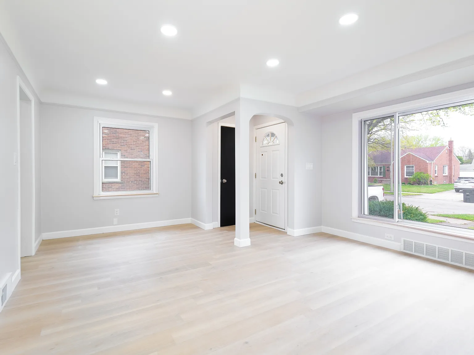3 bed, 945 sqft, $2,100 — Photo 4