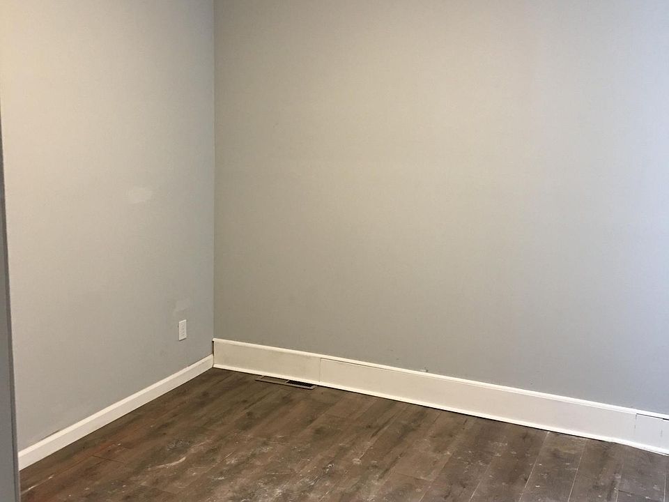 1st image of 346 W Queen Ln #1