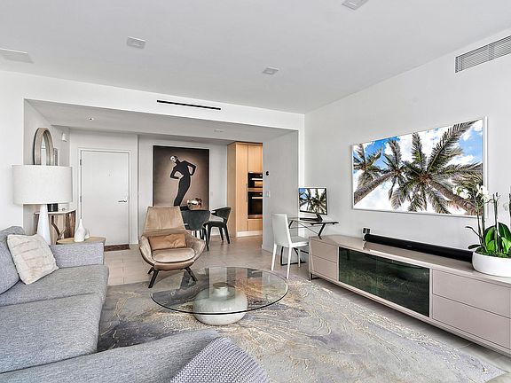 333 Sunset Living Room and Kitchen