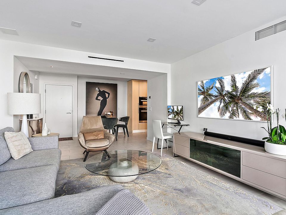 333 Sunset Living Room and Kitchen