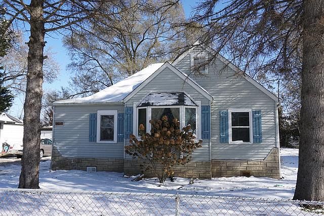 1st image of 1615 Round Lake Dr