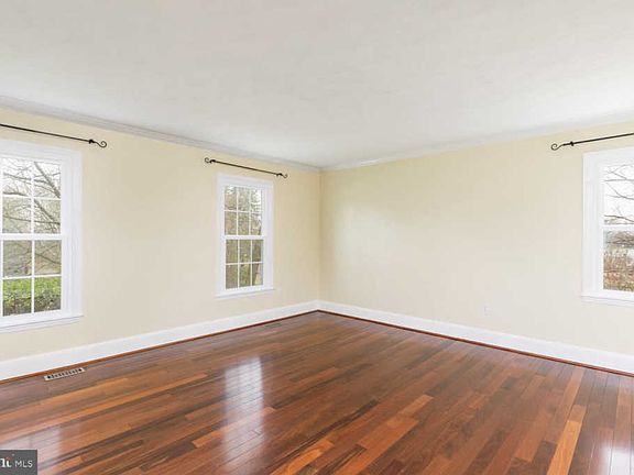 3rd image of 4300 Padgett Dr