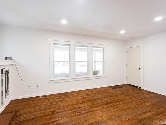 5th image of 18306 Stoepel St
