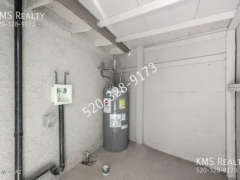 2429 E Cameron Vis — Photo 14