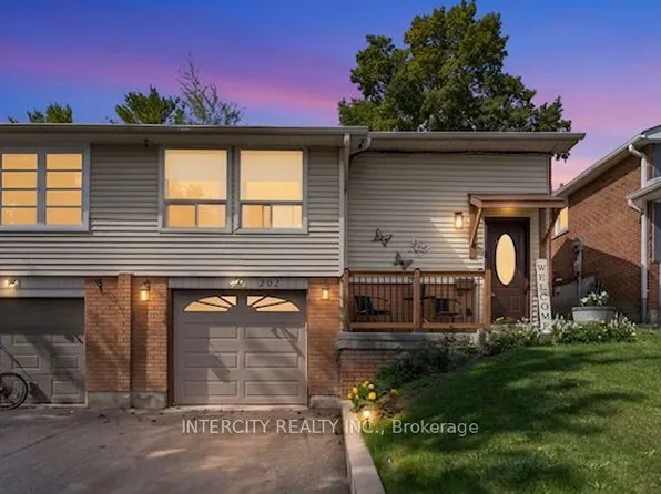 202 Collings Ave, Bradford West Gwillimbury, ON L3Z 1W1