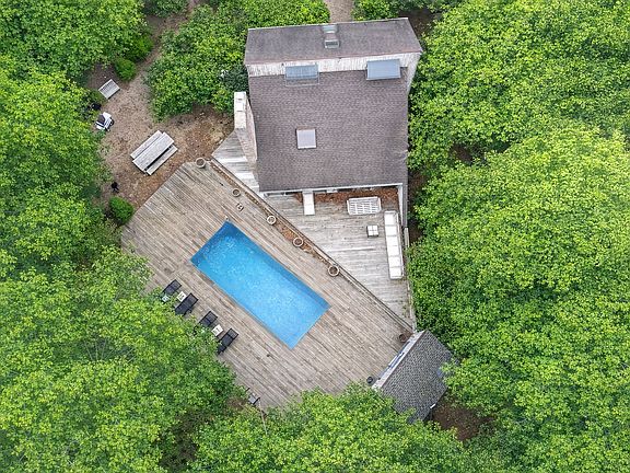 3rd image of 669 Hands Creek Rd