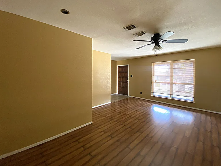 1613 Miranda Ave — Photo 14