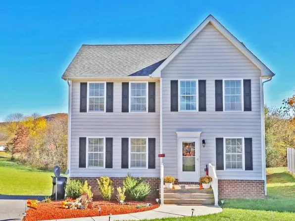2615 Paddington Station Ln, Vinton, VA 24179