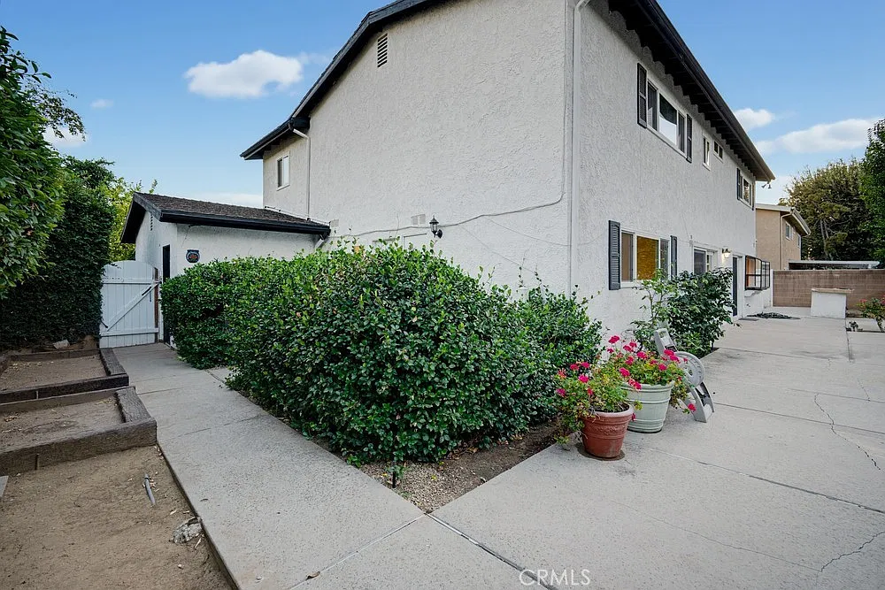 5 bed, 2828 sqft, $5,375 — Photo 4