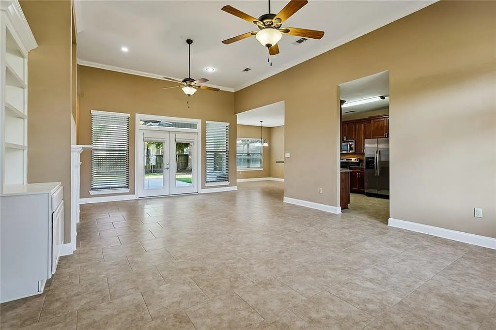 3 bed, 1804 sqft, $2,300 — Photo 3
