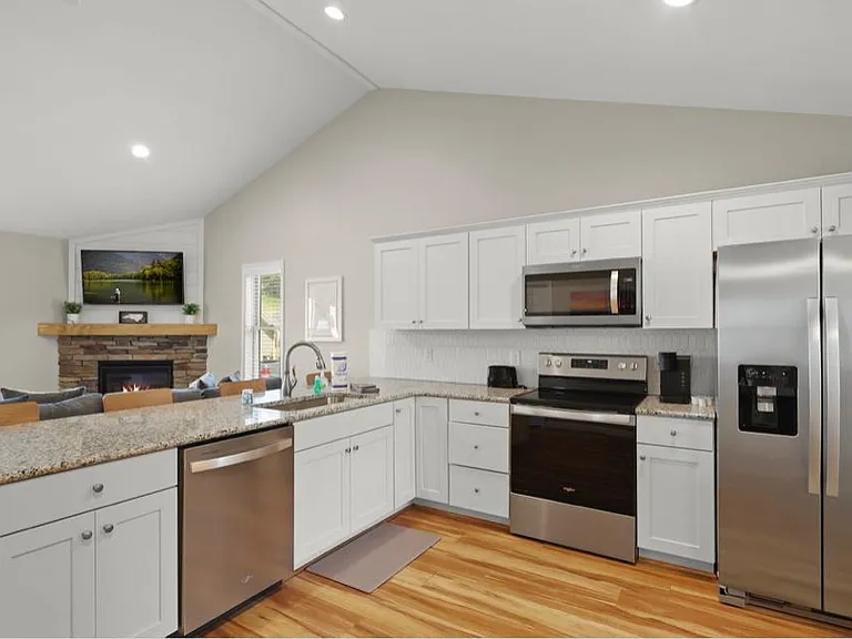 111 Morgan Pl — Photo 2