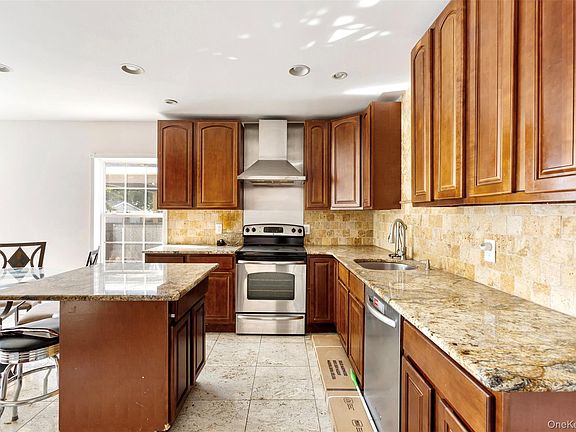 3rd image of 316 Maplegrove Avenue