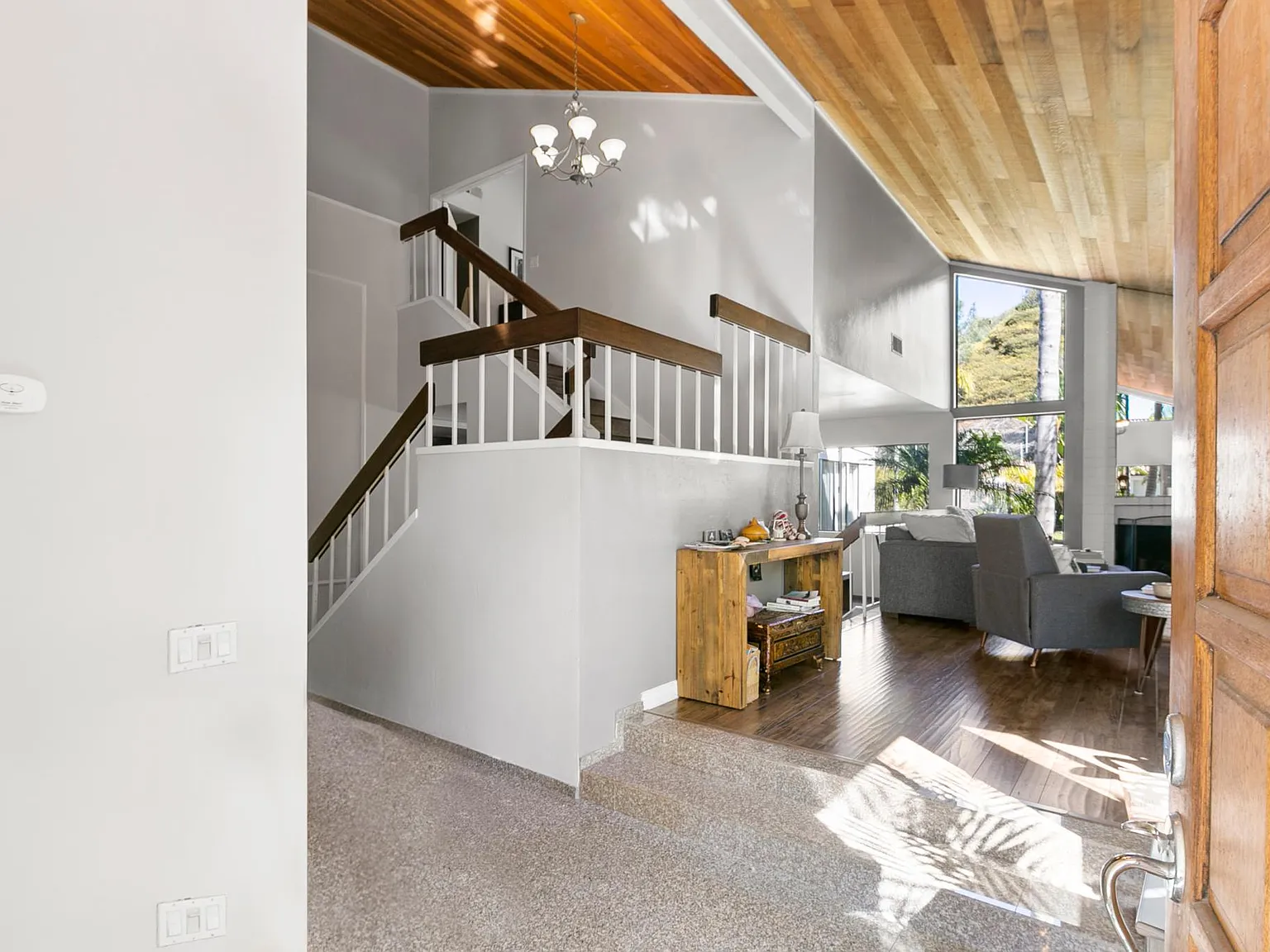 5 bed, 2500 sqft, $8,500 — Photo 4