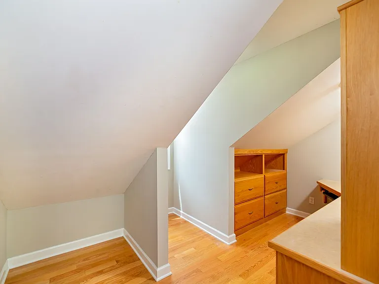 10 Hampshire Ln — Photo 23